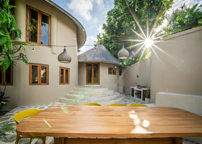 Villa Meraki, 6Br, Incl Breakfast, Heart Of Seminyak, Walking Distance To Restaurants, Bars And Shops, Tropical Garden